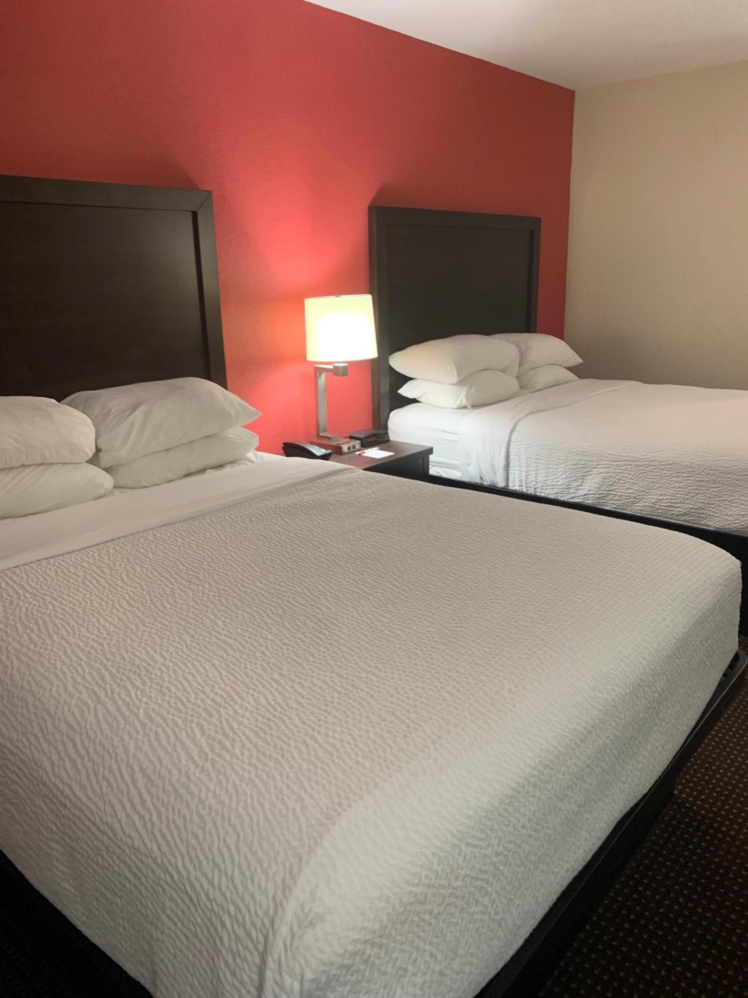 Ramada By Wyndham Hancock Waterfront Eksteriør billede