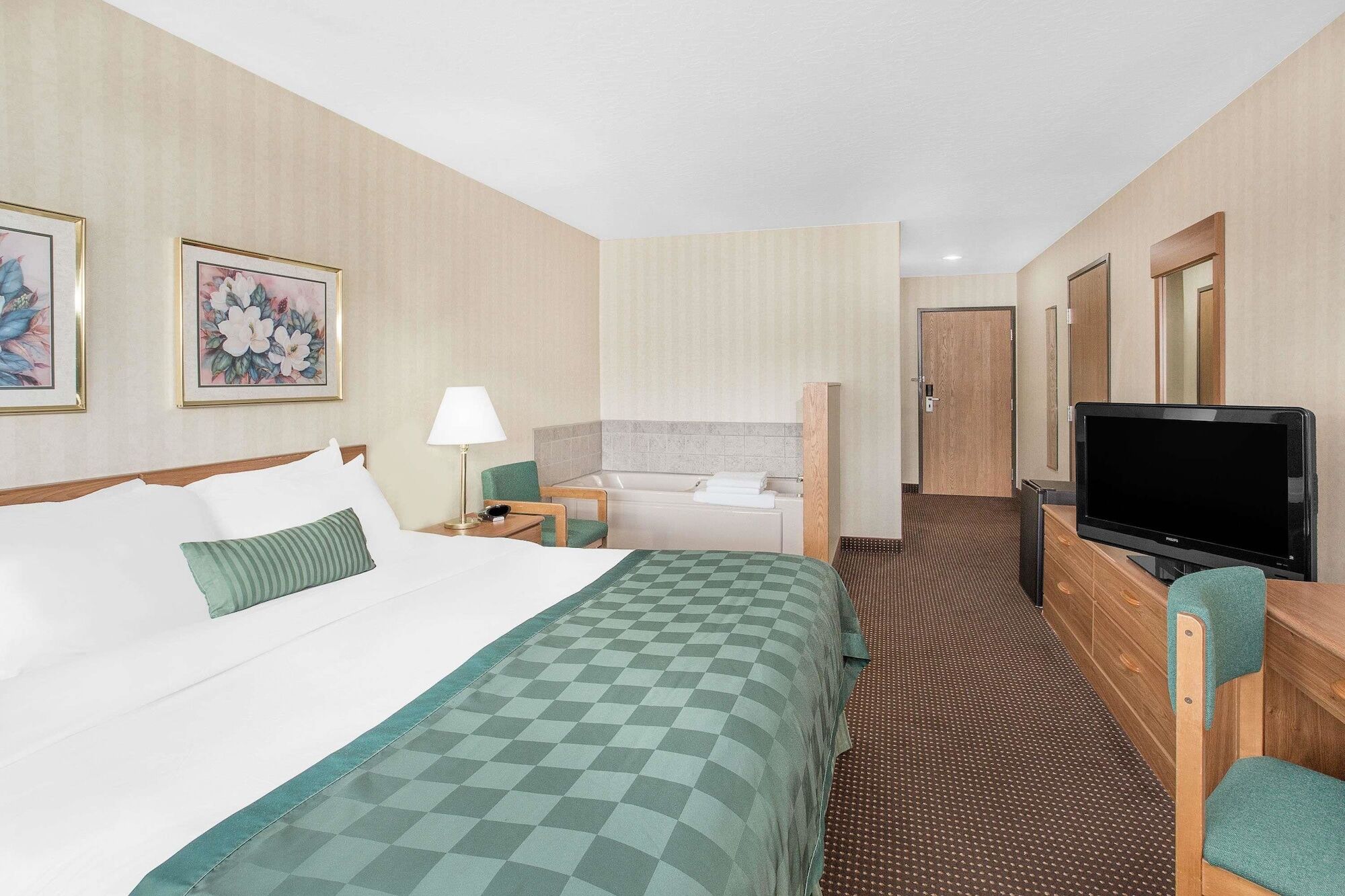 Ramada By Wyndham Hancock Waterfront Eksteriør billede